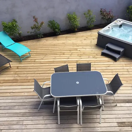 Hébergement de vacances Avec Jacuzzi *